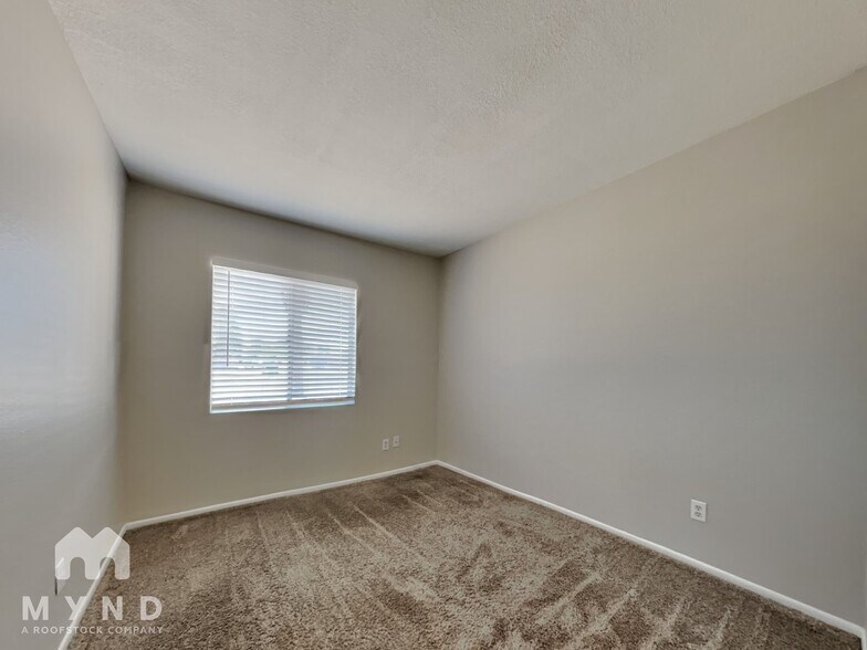 Building Photo - 8048 W Clayton Dr