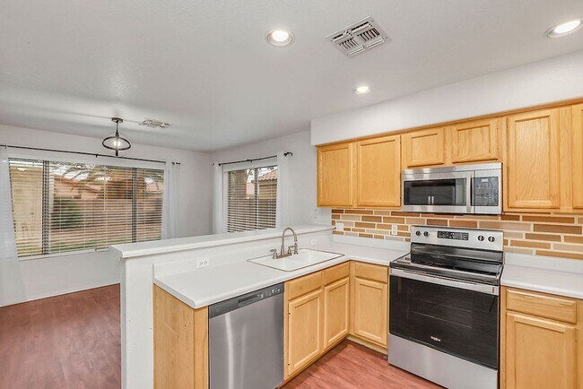 Building Photo - Perfect Gilbert Location