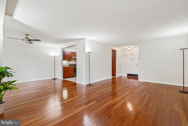 Building Photo - 5904 Mt Eagle Dr