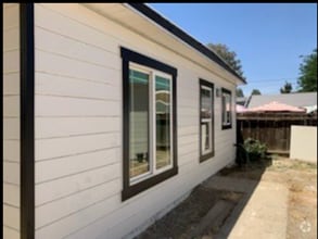 Building Photo - Buchanan Duplex