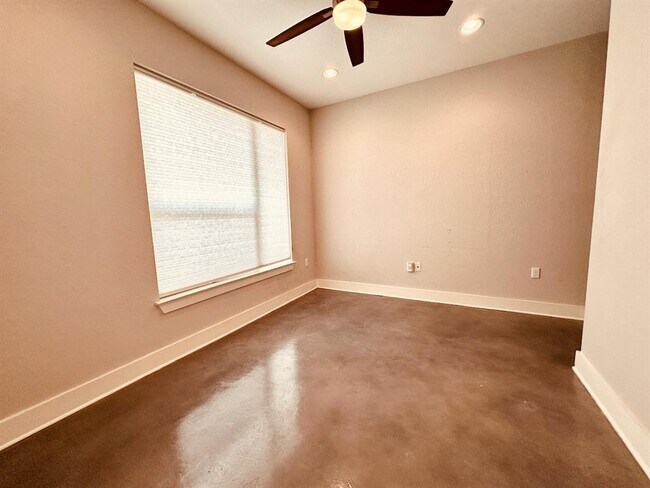 Building Photo - 2921 Stock Dr