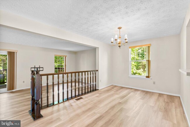 Building Photo - 15649 Mews Ct
