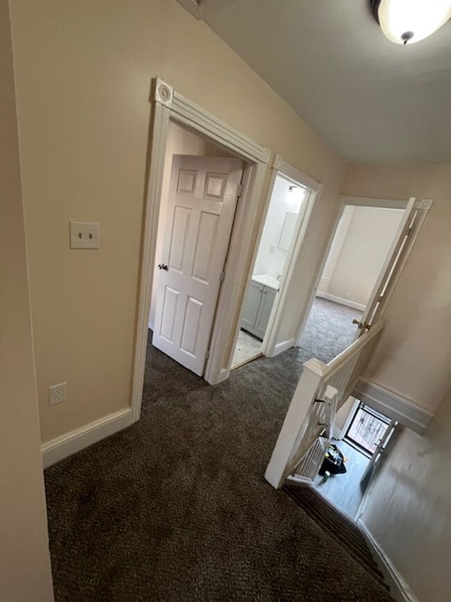Building Photo - Remodeled Home - Harrowgate