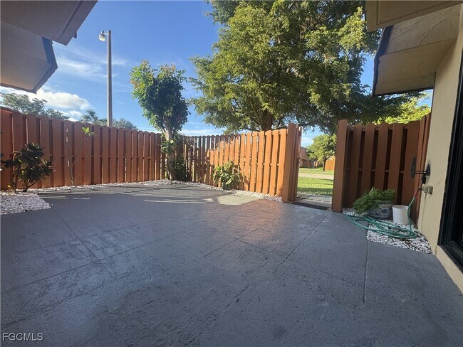 Building Photo - 1708 Park Meadows Dr