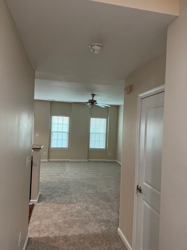 Building Photo - Beautiful Townhome in Charlotte
