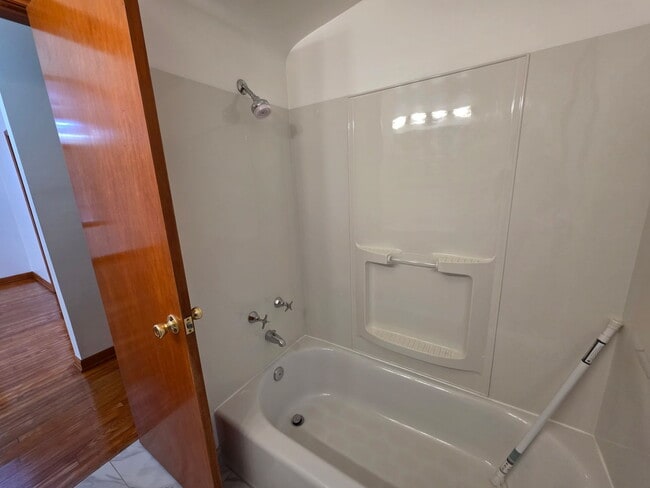 Building Photo - 3804 S Harvey Ave