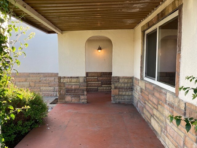 Building Photo - 495 Hamilton Ave