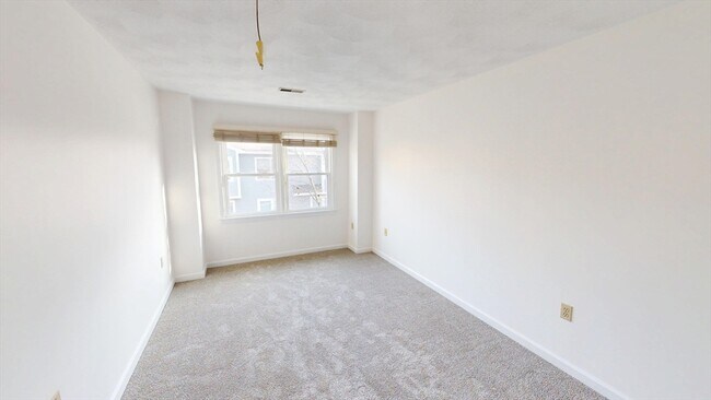 Building Photo - 95 Pleasant St