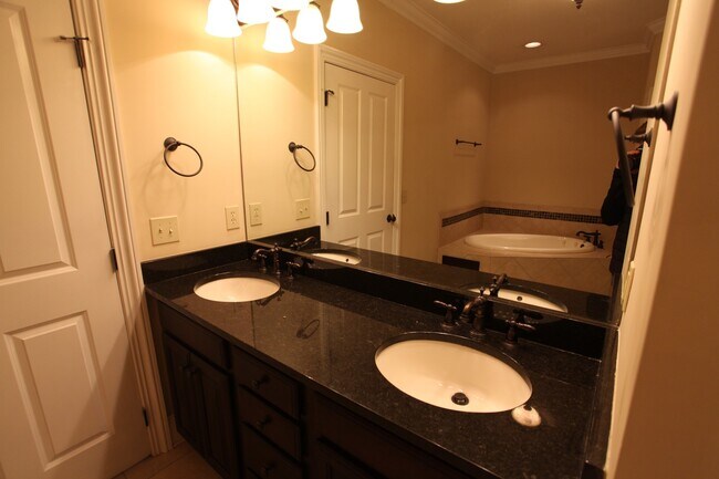 Building Photo - Downtown Auburn Luxury Living – Steps from...
