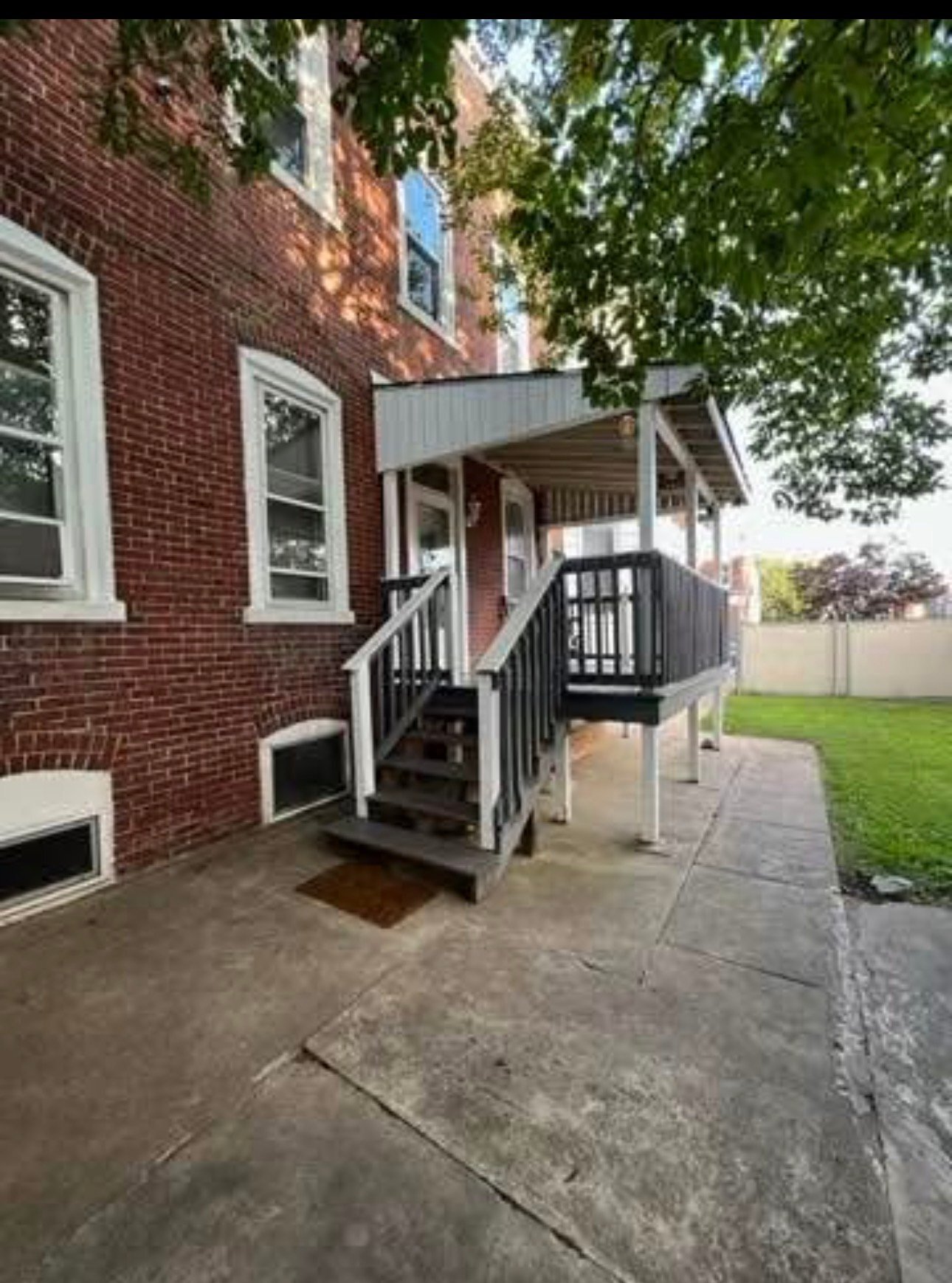 Building Photo - 5234 Jackson St