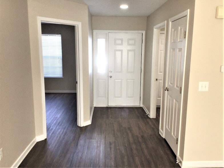 Building Photo - 2456 Miami Village Dr