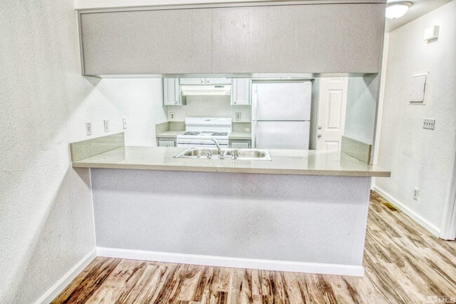 Building Photo - 380 Jill Ct