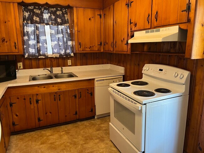 Building Photo - 3014 Platt Springs Rd