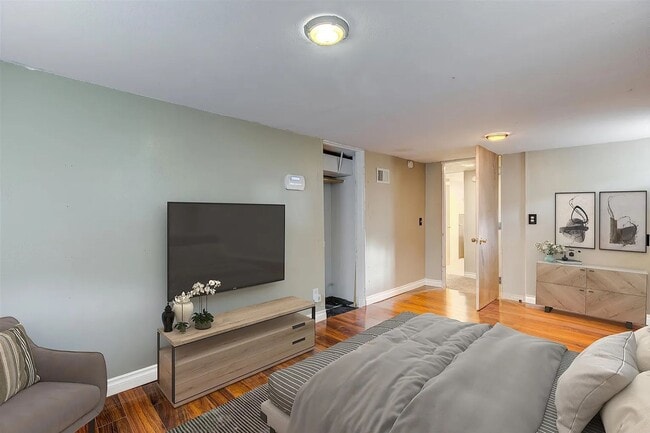 Building Photo - Stunning 3 Bed, 1 Bath Home on South Hill!