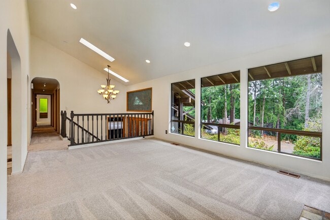 Building Photo - Mid-Century Gem with Hot Tub, Large Deck, and Bonus Rooms in Issaquah – 4 Bed, 3 Bath, 2,940 Sq Ft