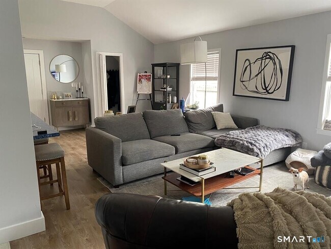 Building Photo - 566 Black Rock Tpke