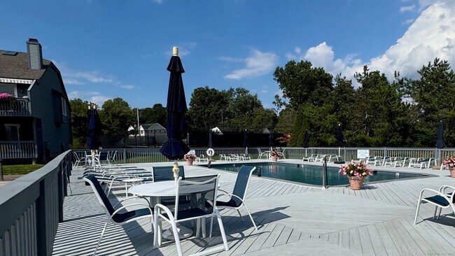 Building Photo - 1 Island Dr