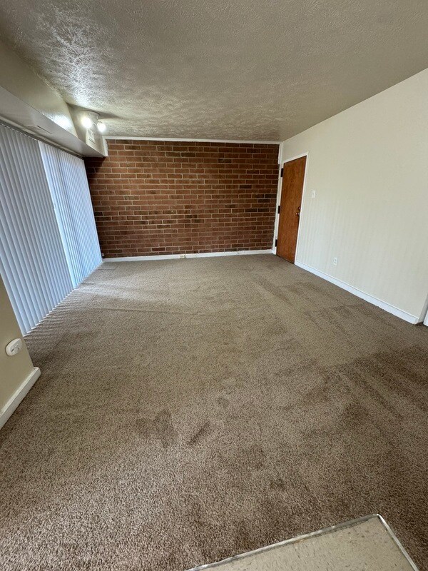 Building Photo - 5202 Castlewood Rd