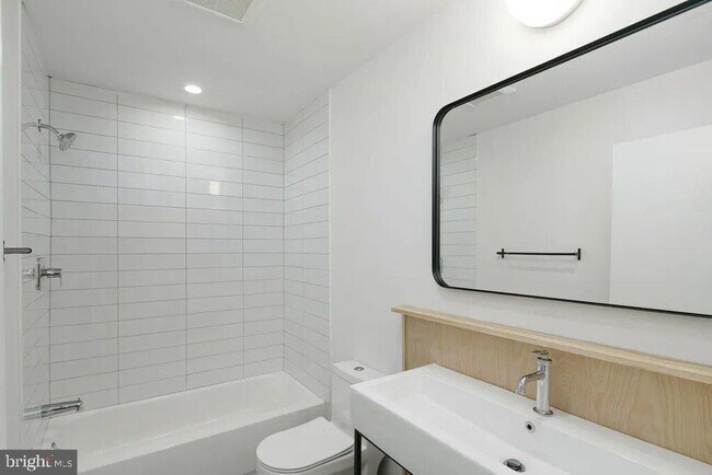 Building Photo - 2331 Frankford Ave