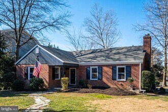 Building Photo - 2900 Linden Ln