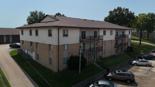 Building Photo - 831 Southwest Blvd