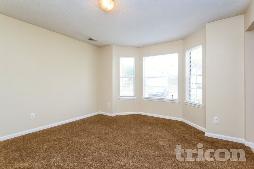 Building Photo - 3546 Riverview Club Dr