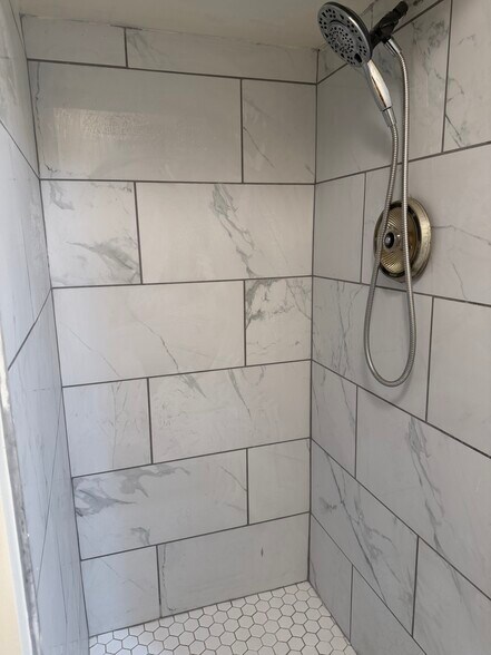 Building Photo - 58 Lincoln Ave