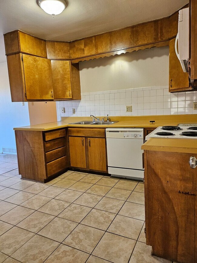 Building Photo - 47 Douglas Ln