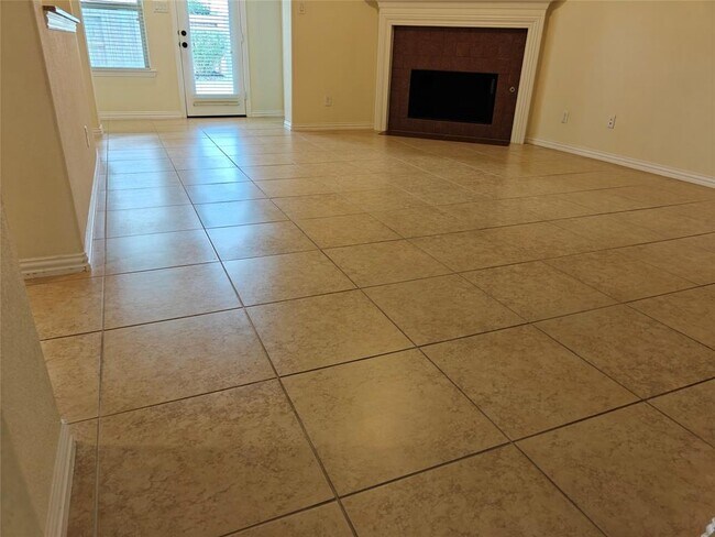 Building Photo - 5551 Twin Rivers Ln