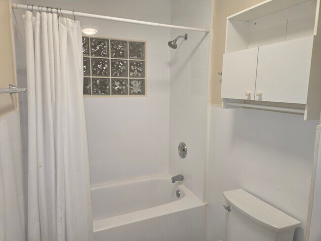 Building Photo - 1460 Gravel Ridge Dr