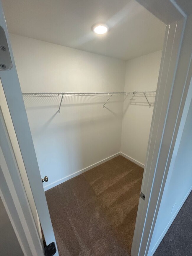 Building Photo - Home for Rent in Oak Grove, AL!!! Available to View Now!