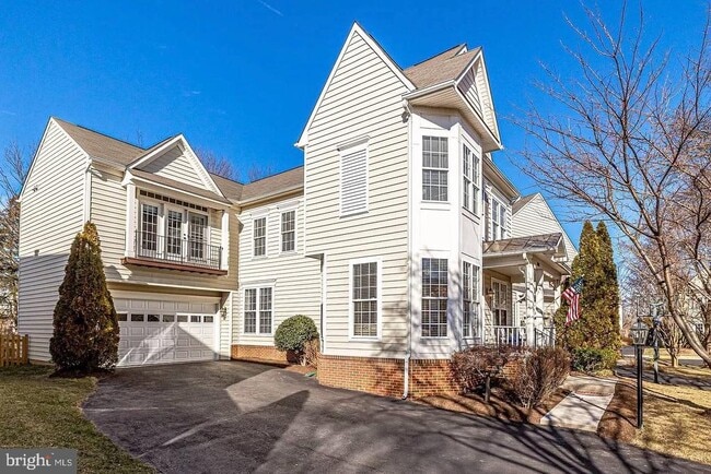 Building Photo - 40440 Milford Dr