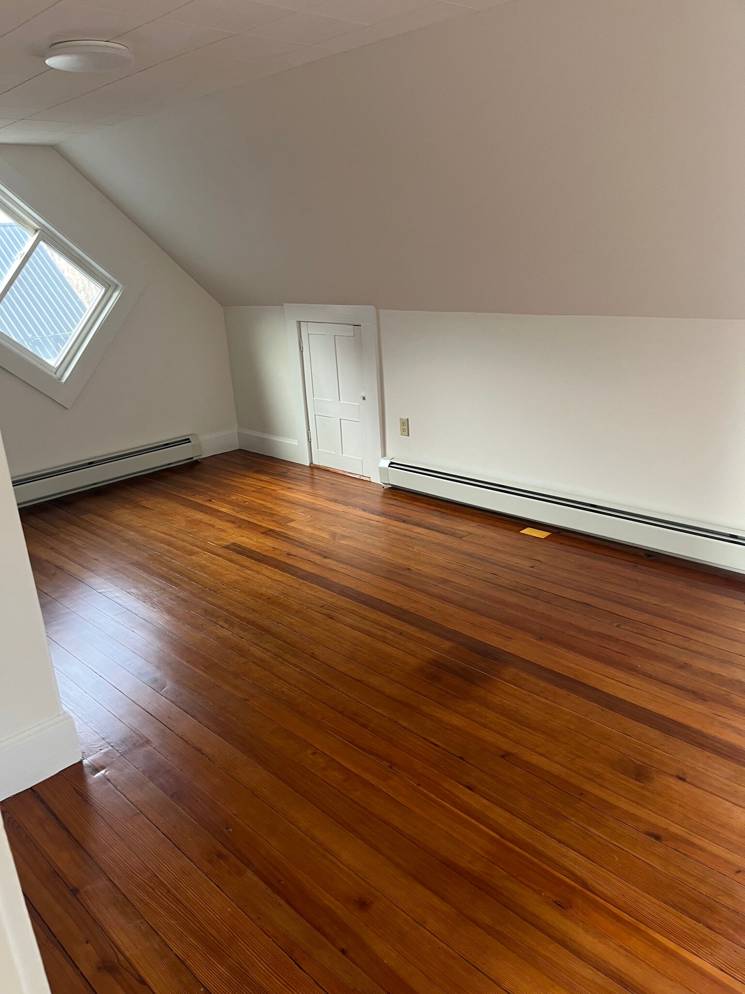 Building Photo - 281 Main St