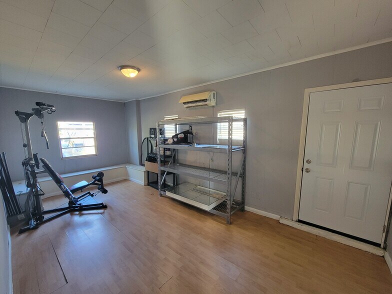 Building Photo - 1405 W 13th St