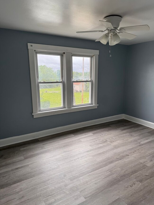 Building Photo - 1139 Wallis- 3 bed/1 bath home for rent