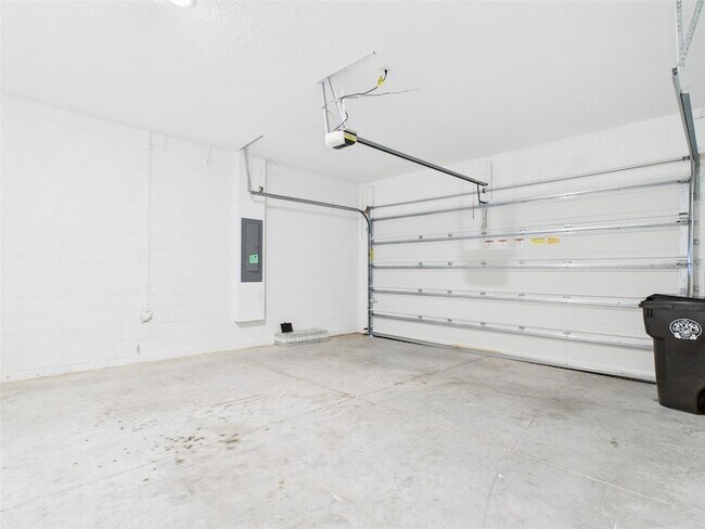 Building Photo - 2033 Emerald Springs Dr