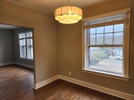 Building Photo - 1601 W Thome Ave