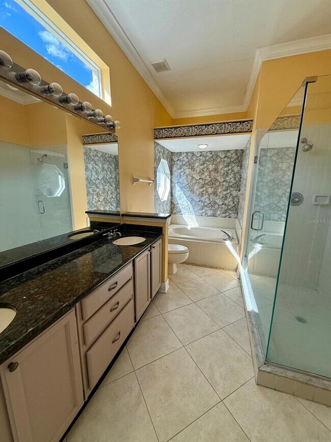 Building Photo - 3520 Ocita Dr