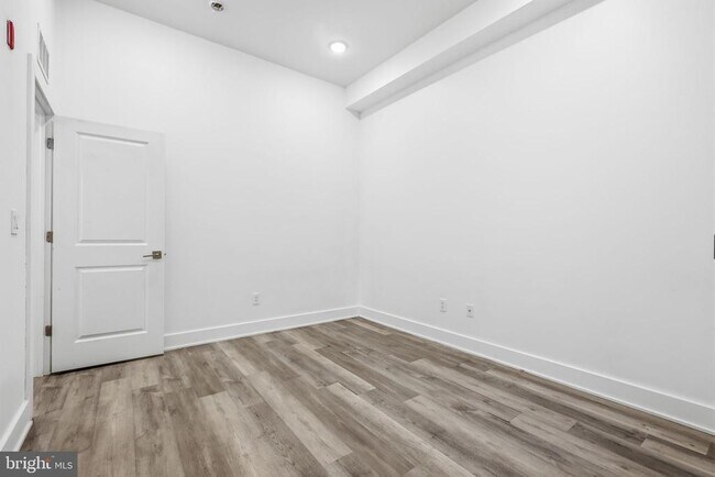 Building Photo - 516 W Montgomery Ave