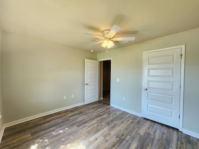 Building Photo - Hidden Lakes 3/2 available in Foley!