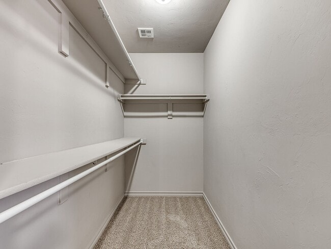 Building Photo - 3 Bed 2 Bath - Deer Creek Schools!