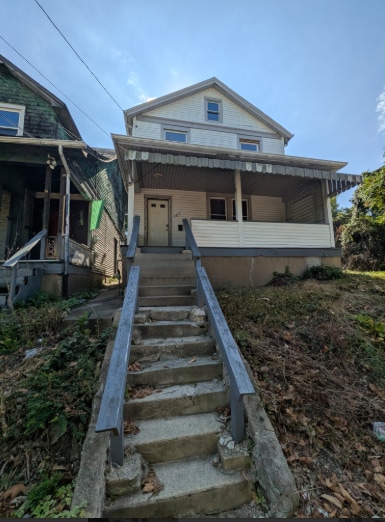Building Photo - Section 8 approved 3 bed 1 bath home in McKeesport!
