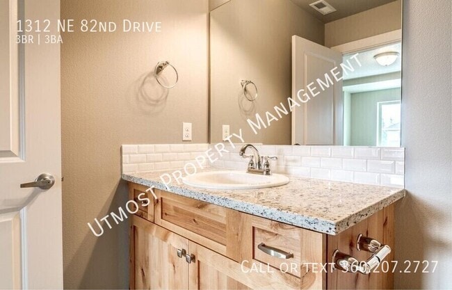 Building Photo - 1312 NE 82nd Dr