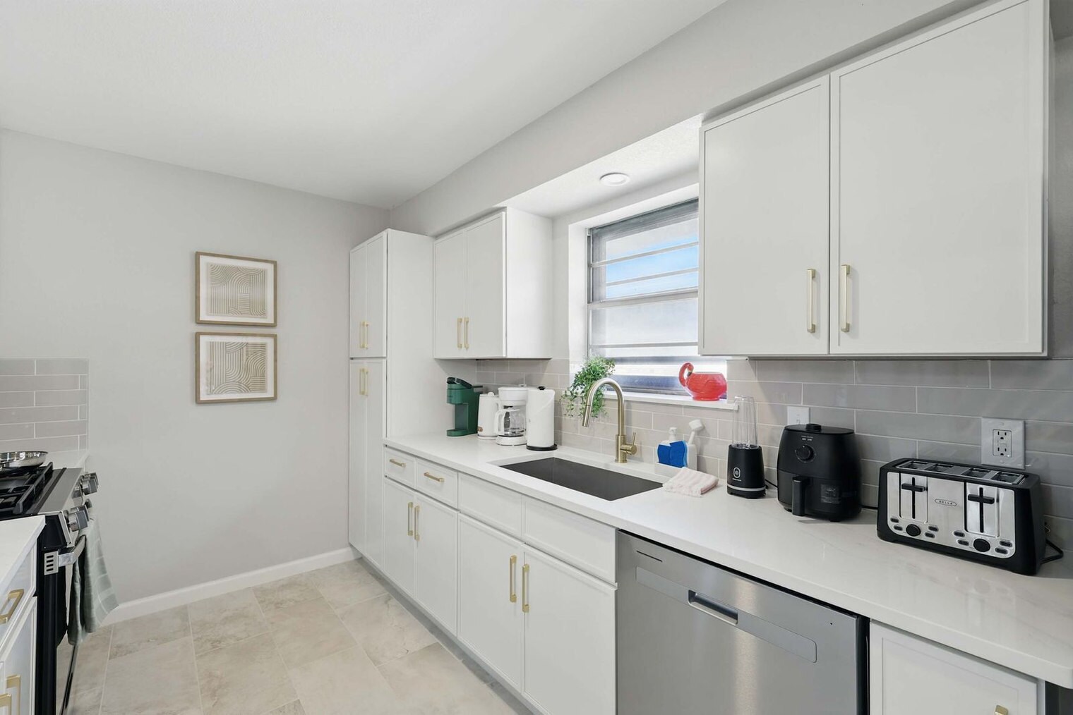 Building Photo - 522 Flamingo Way