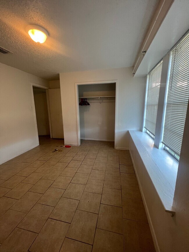 Building Photo - 12211 Wood Spring Ln