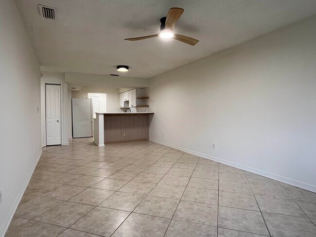 Building Photo - 127 Rio Del Mar St