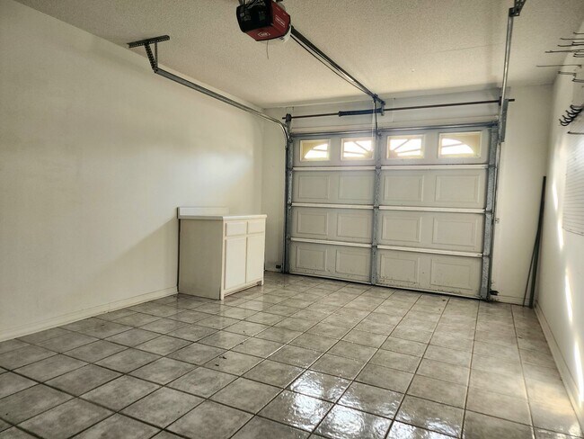 Building Photo - Adorable back yard in Gulf Shores - 3/2