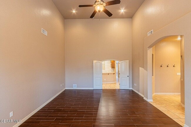 Building Photo - 3849 Tierra Campa Dr