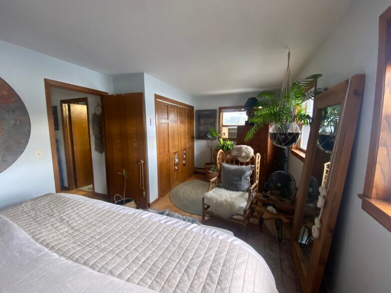 Building Photo - W342N4898 W Lindy Ln