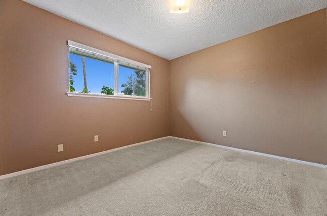 Building Photo - 4 Bedroom / 2 Bathroom Home for Rent $2,700
